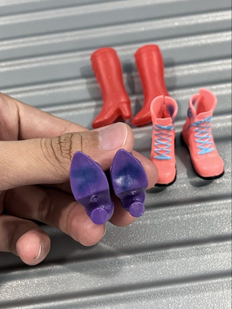 Barbie accessories boots doll (Category: Kids Toys) located in Sorsogon. Submitted by honnie_gonlie (Listing ID 1442294839, Image 3). Description: Barbie accessories by mattel well used Payment: BDO/BPI/GCASH/MAYA Shipping: LBC/JRS/J&T.