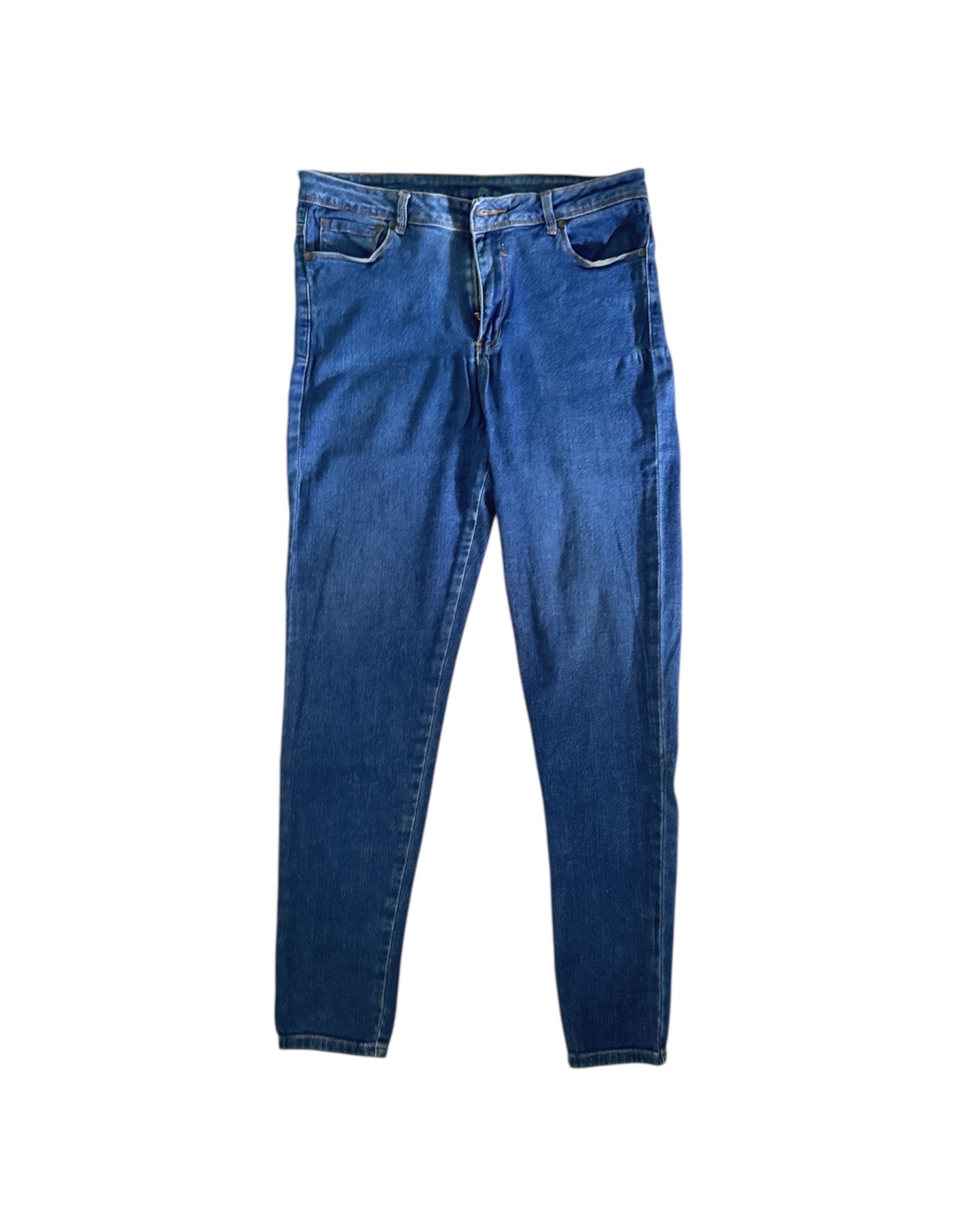 Bench Jeans (Category: Jeans) located in Quezon City. Submitted by cornerco (Listing ID 1442221143, Image 1). Description: Dimes laid flat Waist 16’ Length 38.5’ No issues Stretch (fabric type).