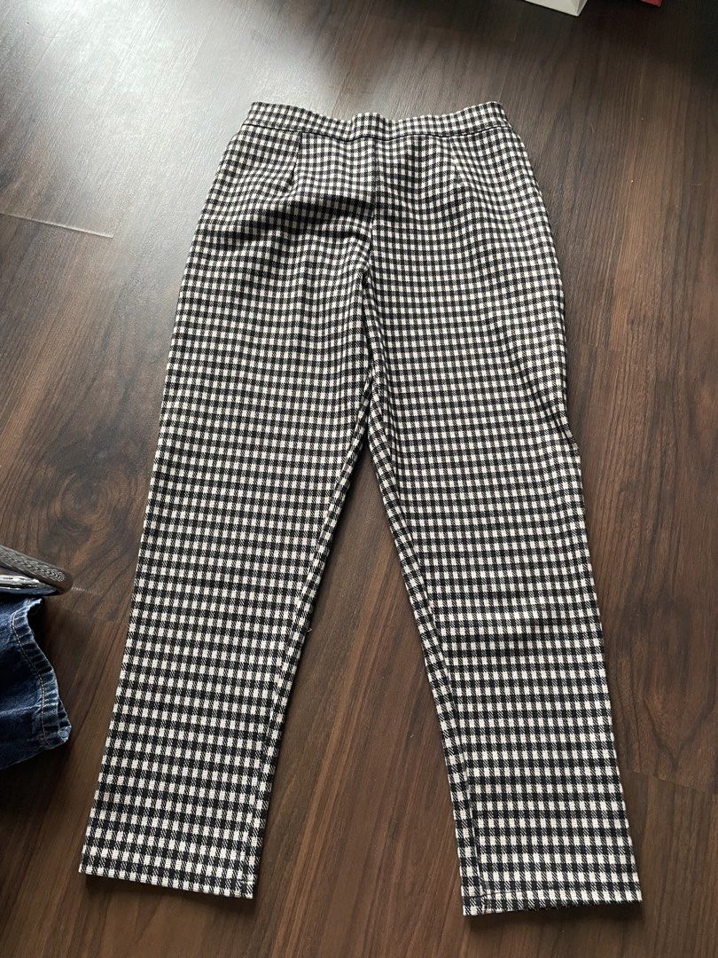 Black and White Gingham High Waisted Pants (Category: Other Bottoms) located in Quezon City. Submitted by andreaaa_______ (Listing ID 1442177761, Image 2). Description: - Classic black and white gingham pattern - High-waisted with a tailored fit - Smart casual, versatile style measurements in photos second hand manage expectations no issues or flaws no tags or sizes indicated.