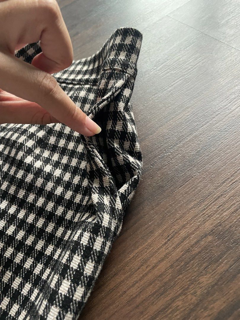 Black and White Gingham High Waisted Pants (Category: Other Bottoms) located in Quezon City. Submitted by andreaaa_______ (Listing ID 1442177761, Image 3). Description: - Classic black and white gingham pattern - High-waisted with a tailored fit - Smart casual, versatile style measurements in photos second hand manage expectations no issues or flaws no tags or sizes indicated.
