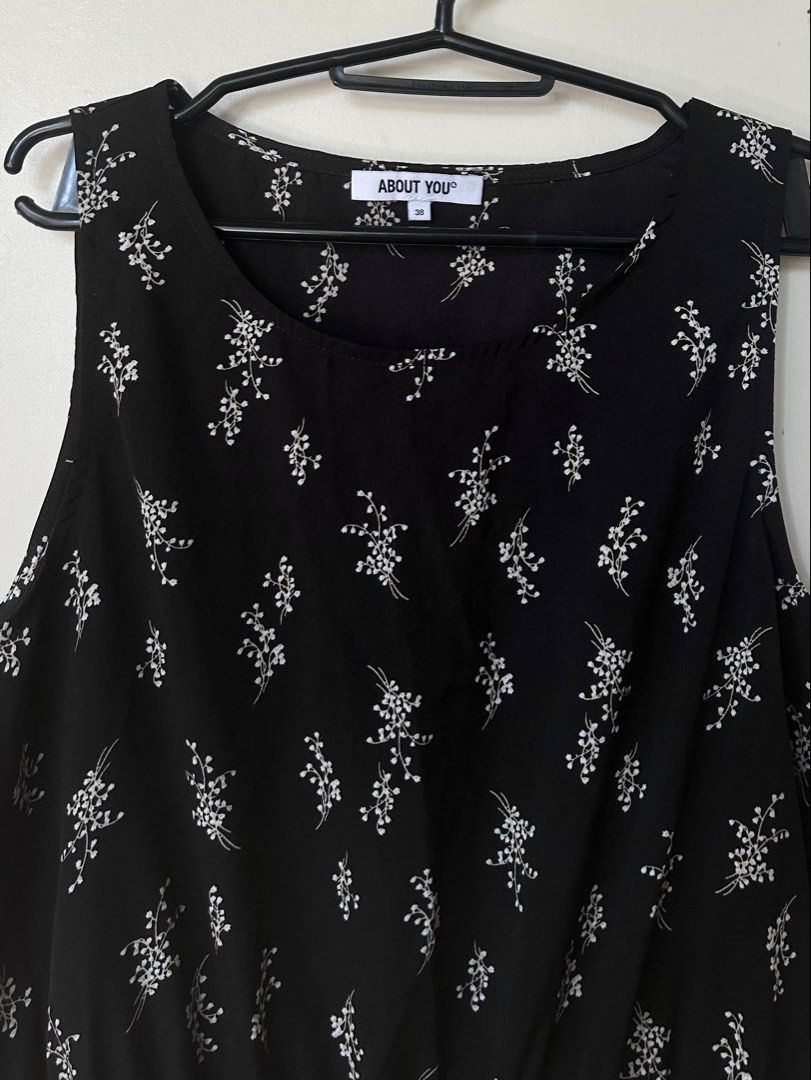 Black Floral Dress (Category: Dresses) located in Miagao. Submitted by mjhandpicked (Listing ID 1442343521, Image 3). Description: Floral Sleeveless Dress Color: Black with White floral print Size: EU38 (can fit S-M; check dimensions) Length: 37in Width: 17in Waistline: 26in-38in (elastic waist) Condition+Color: 10/10 ***love the minimal simple print and color as well; it will be perf for casual outings or even as an office outfit😁; can style wi