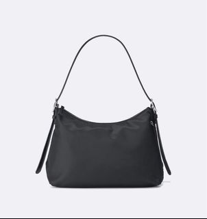 (Category: ) located in . Submitted by preloved_items_roche (Listing ID 1442156968, Image 1). Description: .