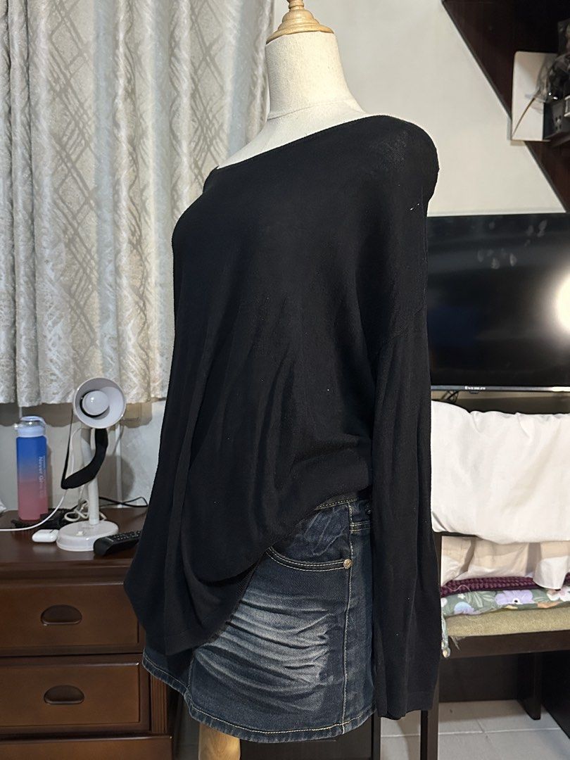 Black Semi See Through Long Sleeves Top (Category: Longsleeves) located in Caloocan City. Submitted by 444keeps (Listing ID 1442294629, Image 3). Description: Stretched Neckline, Breathable, and super comfy! Size S-L .