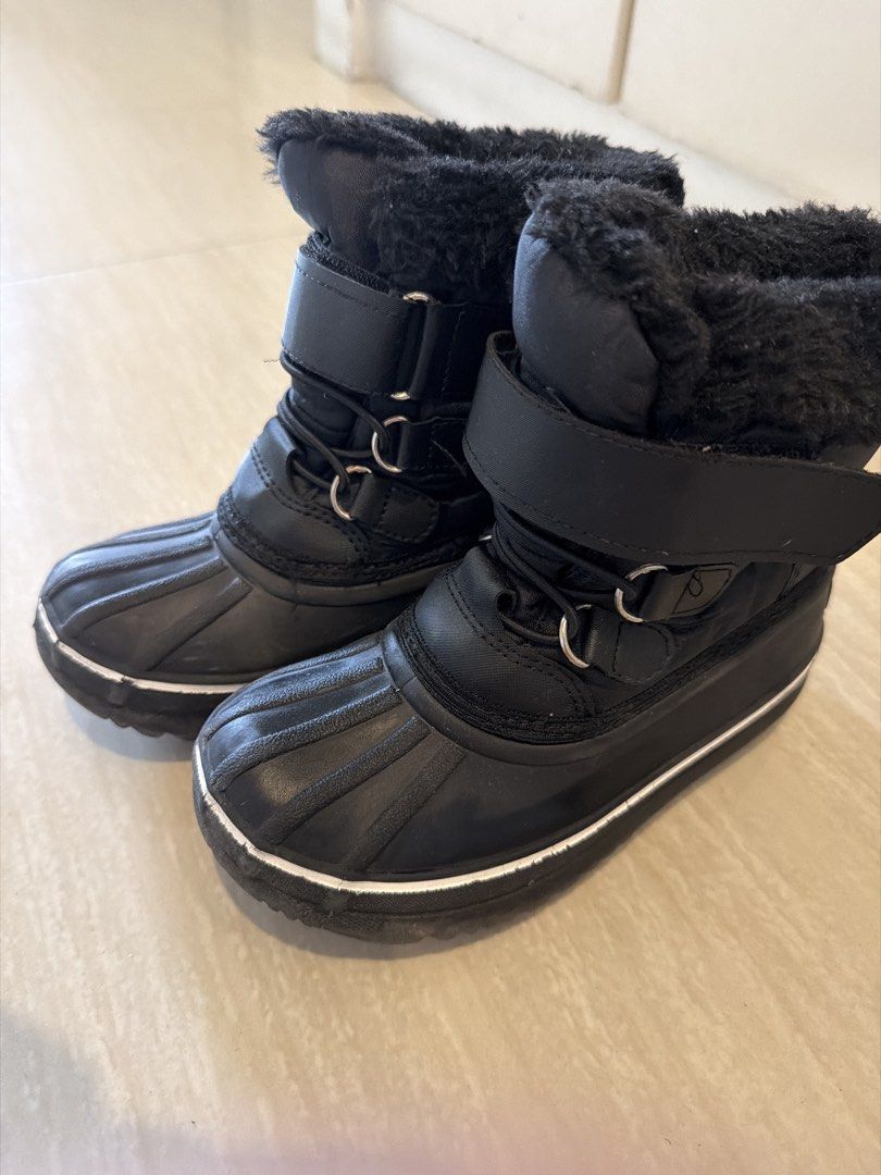 Black Winter Snow Boots with Fur Lining (Category: Babies & Kids Fashion) located in Pasig City. Submitted by shop4seconds_2026 (Listing ID 1442188607, Image 1). Description: - Waterproof lower half to keep feet dry. - Soft, furry lining for ultimate warmth. - Easy on/off with velcro straps and laces. - Ideal for snow, cold weather, and outdoor adventures. - Keeps little feet cozy and protected. Size 11.