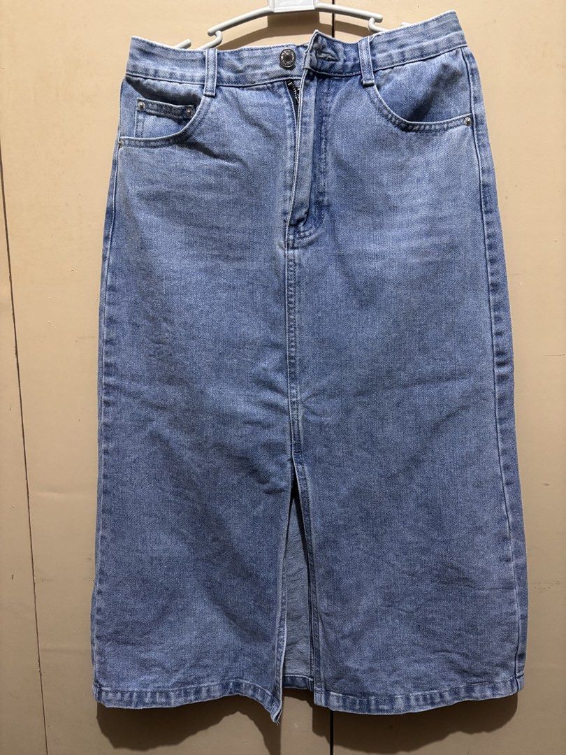 Blue Denim Midi Long Skirt with Front Slit (Category: Skirts) located in Cebu City. Submitted by CindyLu (Listing ID 1442283782, Image 1). Description: - Light wash blue denim midi skirt - Features a front slit for easy movement - Classic five-pocket styling - Made from 100% cotton - Ideal for casual wear and versatile styling -Worn once or twice only.
