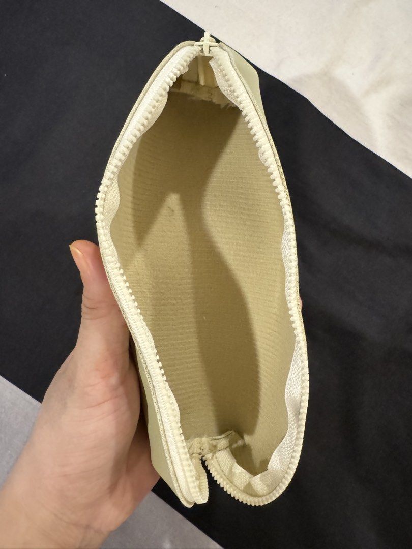 BN! Sunnies Face Pouch (Category: Makeup) located in Quezon City. Submitted by moniquecloset (Listing ID 1442312409, Image 2). Description: .