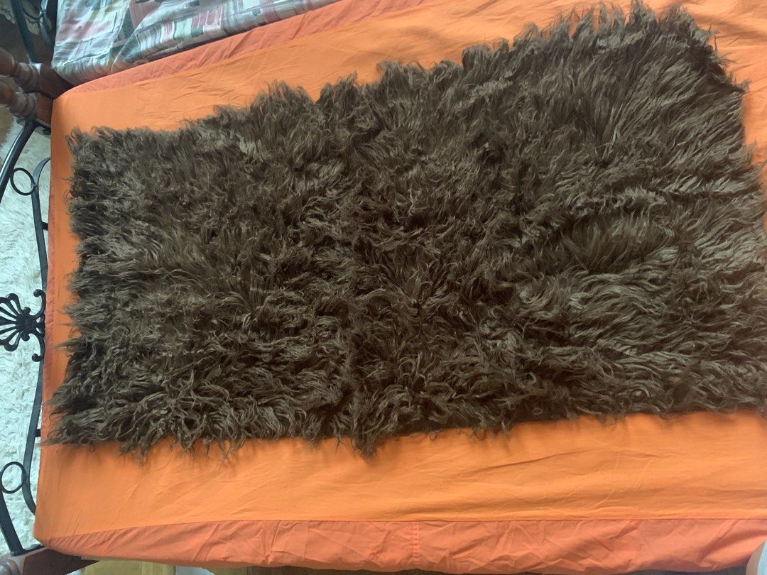 Brown fur carpet for sale (Category: Carpets, Mats & Flooring) located in Manila. Submitted by spaceshop12345 (Listing ID 1442236702, Image 3). Description: .