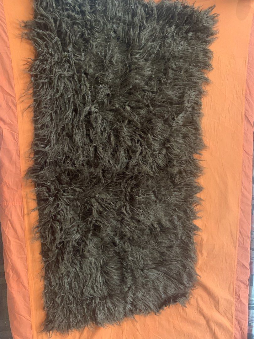 Brown fur carpet for sale (Category: Carpets, Mats & Flooring) located in Manila. Submitted by spaceshop12345 (Listing ID 1442236702, Image 2). Description: .