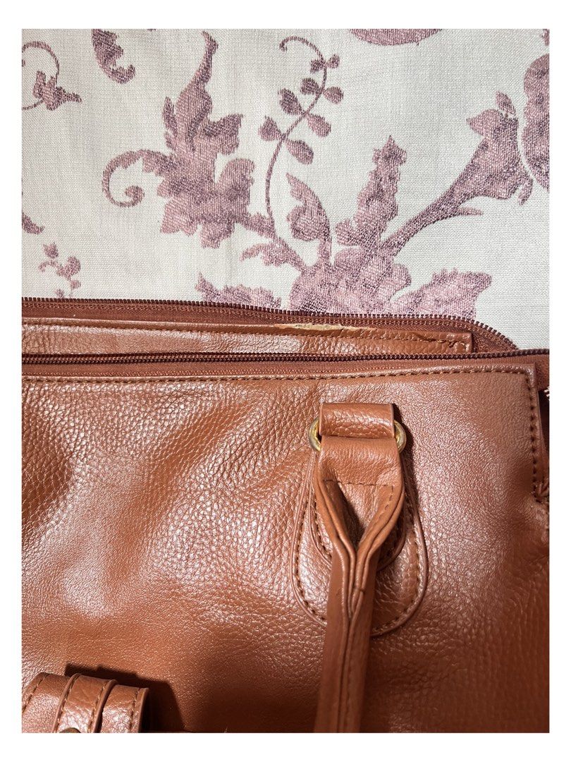 Brown Vintage Leather shoulder bag (Category: Tote Bags) located in Manila. Submitted by ashleyplum (Listing ID 1442323212, Image 3). Description: ~ no COD (payment first) ~ laguna based ~ JNT courier ~ color may vary due to lighting ~ no ww message for the details and more information 🪷.