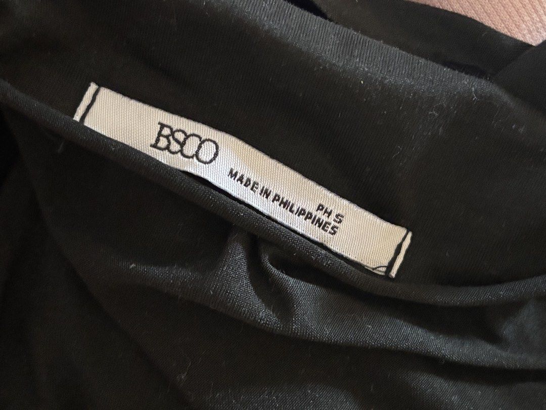 BSCO Heidi Asymmetrical Top in Black (Category: Blouses) located in Manila. Submitted by jiariv (Listing ID 1442209599, Image 2). Description: best fit xs - s for ref im 5’0, 25 inch waist, 32 bust no flaws.