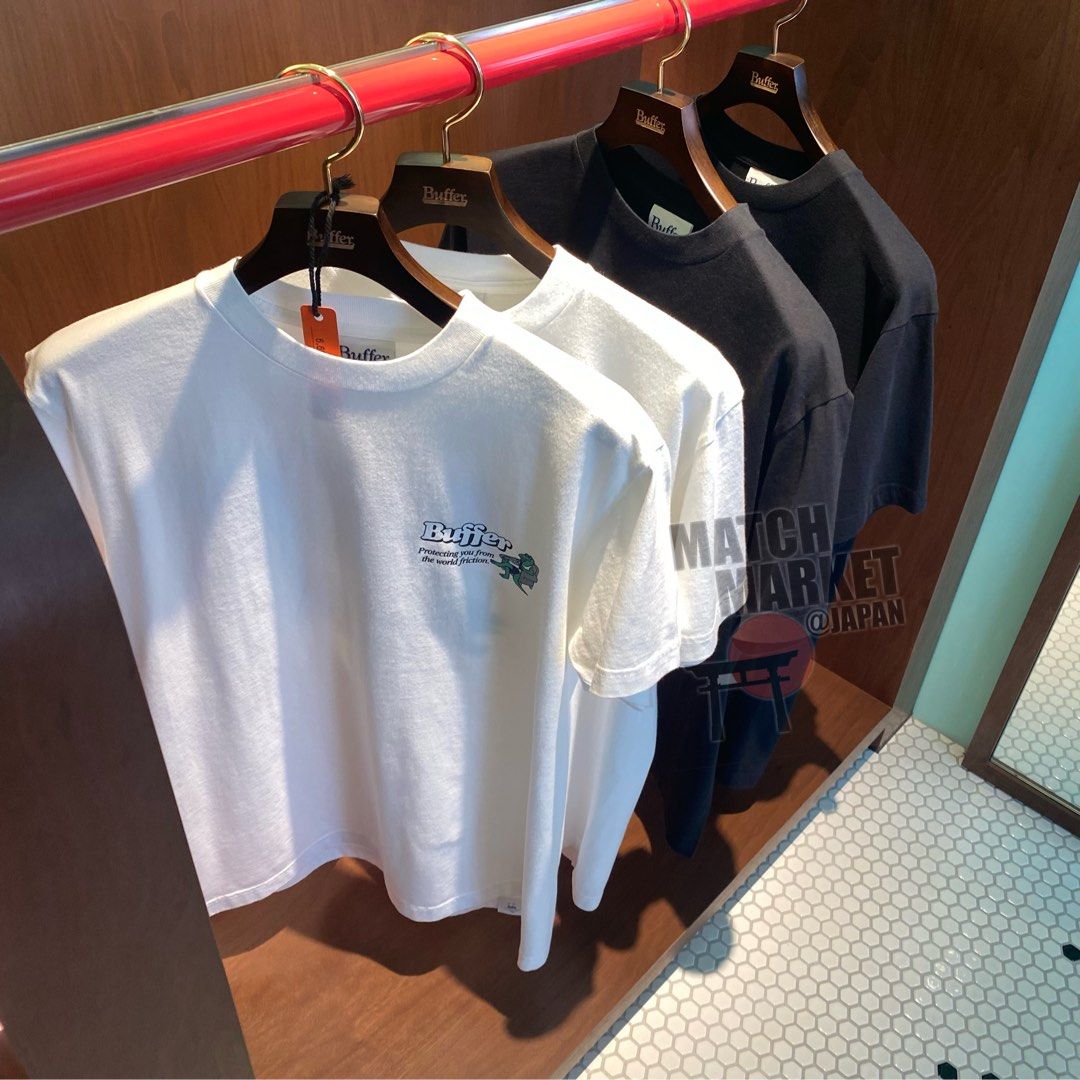 トップス Buffer Couch Surfers Tee white 2 medium Buffer 最新Couch Surfers T恤, 男裝, 上身及套裝, T-shirt、恤衫、有