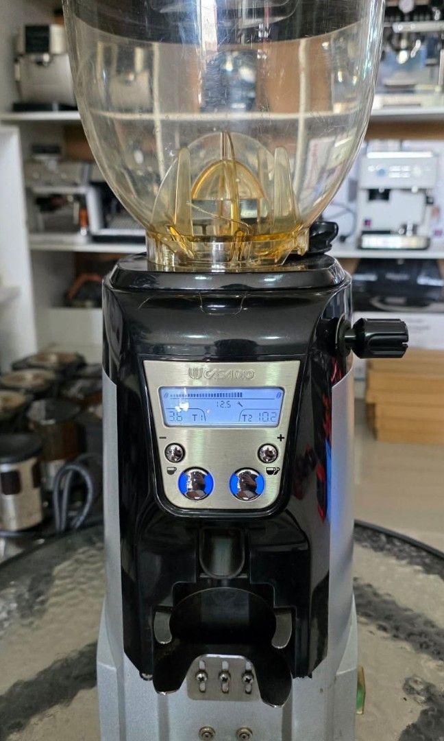 Casadio ENEA OD Automatic Coffee grinder (Category: Coffee Machines & Makers) located in Bulacan. Submitted by iamvanillapeach (Listing ID 1442204600, Image 1). Description: Issue minor crack sa hopper doesn't affect performance..