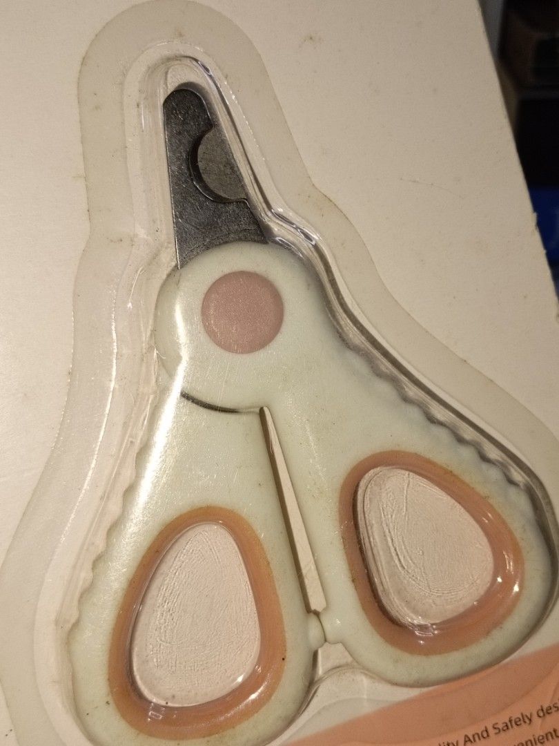 A1: Cat Nail Clippers (Category: Health & Grooming) located in San Pedro. Submitted by elevens_online_thrift_shop (Listing ID 1442308317, Image 3). Description: Brand New.