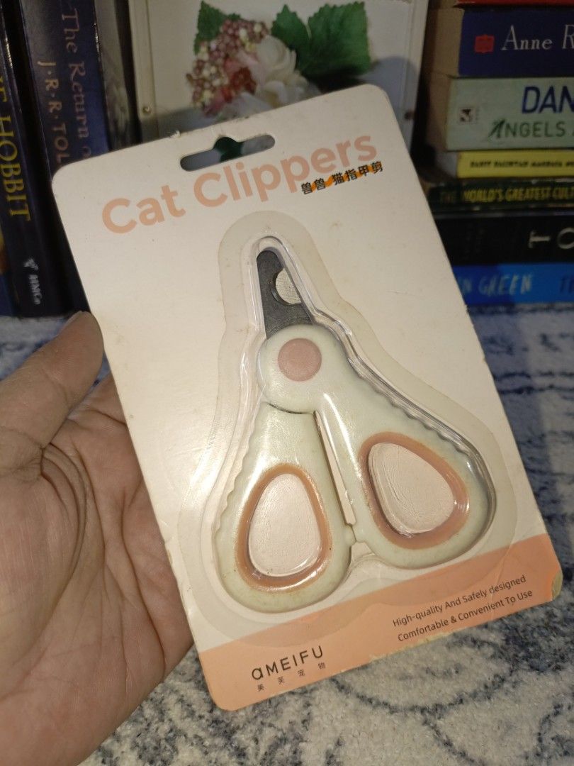 A1: Cat Nail Clippers (Category: Health & Grooming) located in San Pedro. Submitted by elevens_online_thrift_shop (Listing ID 1442308317, Image 1). Description: Brand New.