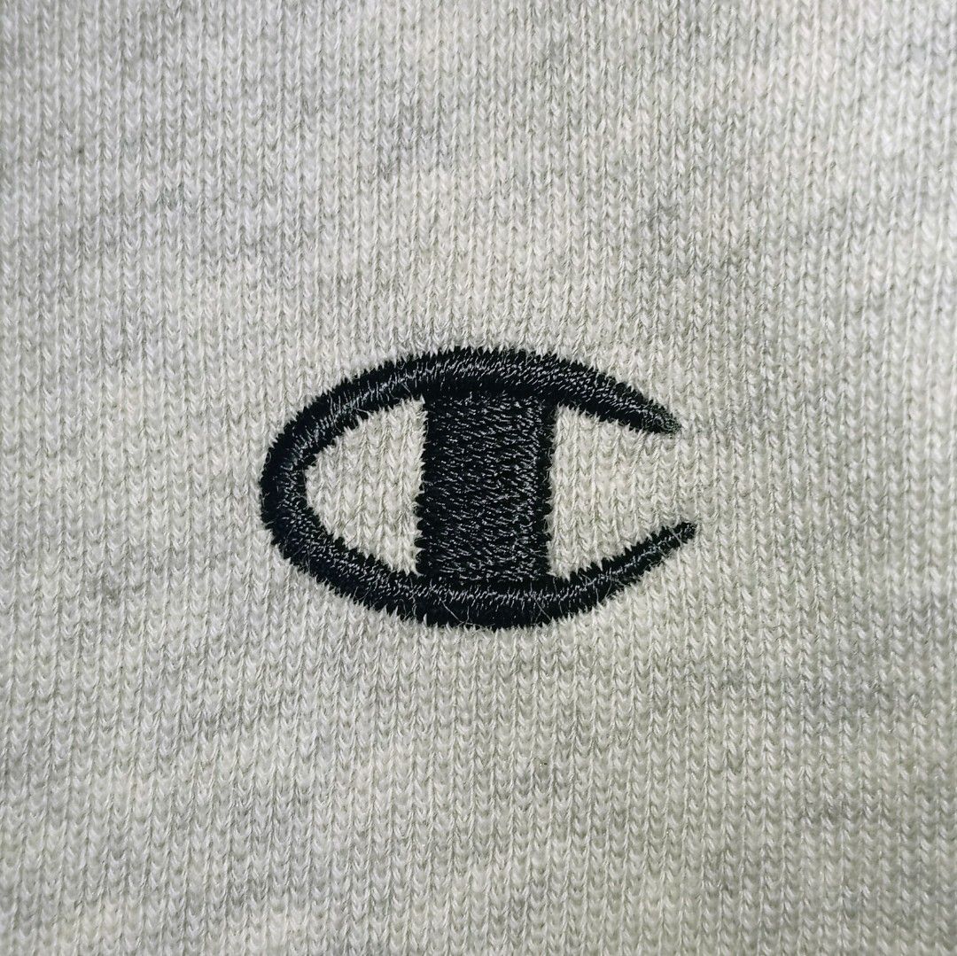 Champion Crewneck Sweatshirt (Category: Coats, Jackets and Outerwear) located in Baguio. Submitted by dee_jae1 (Listing ID 1442268740, Image 3). Description: .
