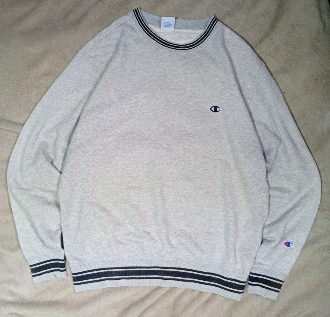 Champion Crewneck Sweatshirt (Category: Coats, Jackets and Outerwear) located in Baguio. Submitted by dee_jae1 (Listing ID 1442268740, Image 1). Description: .