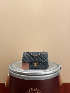 (Category: ) located in . Submitted by emishouseofluxe (Listing ID 1442217597, Image 1). Description: .