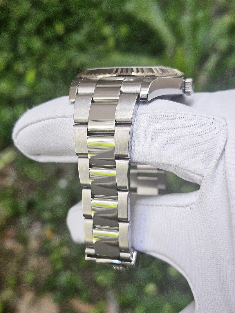 *Cheap Sales* Rolex Men Size Steel Datejust II Blue Dial 41mm Ref. 116334 (Category: Watches) located in Singapore. Submitted by 2am.watches (Listing ID 1442321733, Image 3). Description: 🤙 All watches come with 6 months in-house movement warranty 🤙 •Condition of watch: 9.8/10 (Pristine and mint condition with no dings no dents!) •41mm case diameter with 18k solid white gold fluted bezel, sapphire crystal glass with Rolex etching crown at 6 o'c