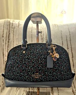 (Category: ) located in . Submitted by prelovedluxury21 (Listing ID 1441745066, Image 1). Description: .