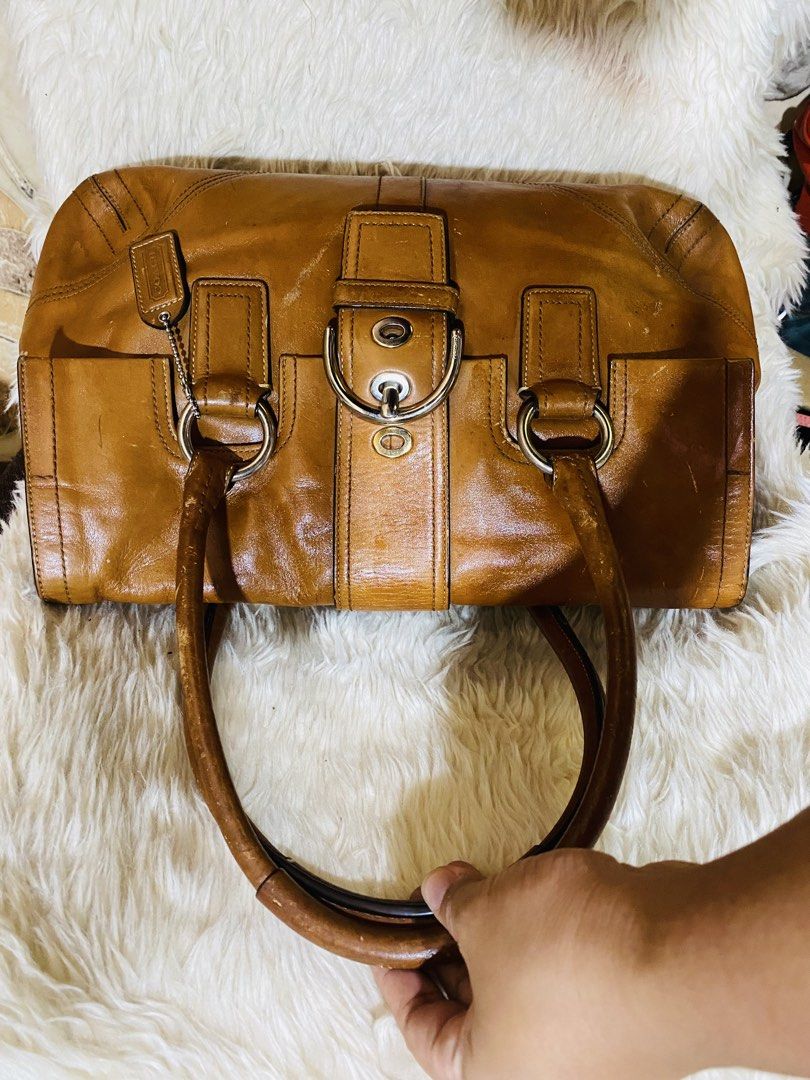 Coach hampton soho saddle brown flap bag (Category: Luxury Bags & Wallets) located in Real. Submitted by ynnagucci (Listing ID 1442159302, Image 1). Description: Missing 1 revit.. faded some parts of the leather..