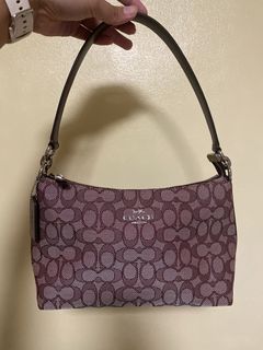 (Category: ) located in . Submitted by prelovedclothesofzoe (Listing ID 1442319834, Image 1). Description: .
