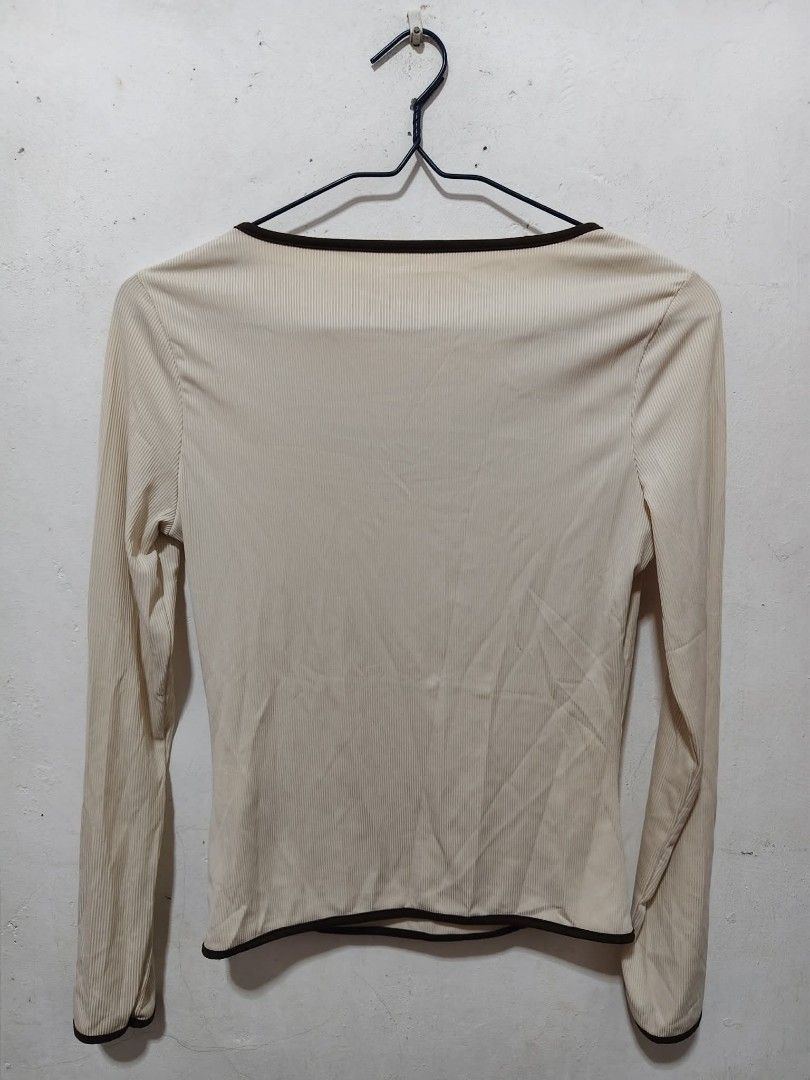 Cream Long Sleeve Top - L (Category: Longsleeves) located in Taguig. Submitted by phoopa (Listing ID 1442218426, Image 3). Description: - Cream long-sleeved top - V-neckline with dark trim - Dark trim on hem and cuffs - Simple and versatile design - Perfect for layering or wearing on its own.