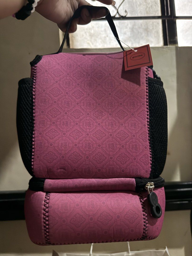 Cute Pink Cat Insulated Lunch Bag (Category: Babies & Kids Fashion) located in Pasay City. Submitted by shengrodanilla (Listing ID 1442181689, Image 2). Description: Pink lunch bag with a cute cat design on the front. Has a patterned design all over. Features side mesh pockets and a top handle. Zips open to reveal two compartments. Great for kids or adults who love cats..