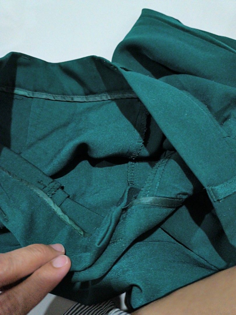 Dark Green Wide Leg Trousers (Category: Trousers) located in Quezon City. Submitted by affordable1 (Listing ID 1442304773, Image 2). Description: - Dark green wide-leg trousers - Front button and zip closure - Two side pockets - Belt loops on waistband waist 34 - Smooth fabric feel - Versatile for casual or smart casual outfits.