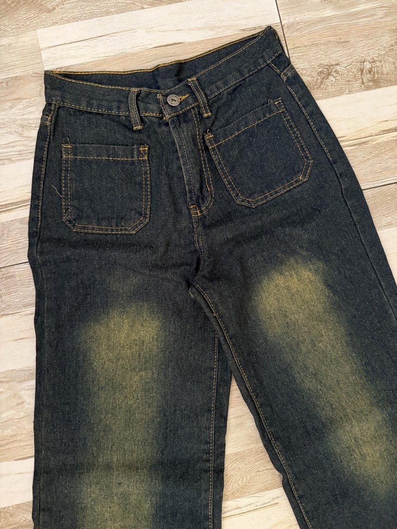 Dark wash faded jeans (Category: Jeans) located in Paranaque City. Submitted by bellaisaaa (Listing ID 1442206011, Image 2). Description: - fits XS - S - thrifted so i’m not sure of the brand :(.