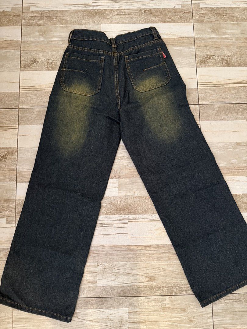 Dark wash faded jeans (Category: Jeans) located in Paranaque City. Submitted by bellaisaaa (Listing ID 1442206011, Image 3). Description: - fits XS - S - thrifted so i’m not sure of the brand :(.