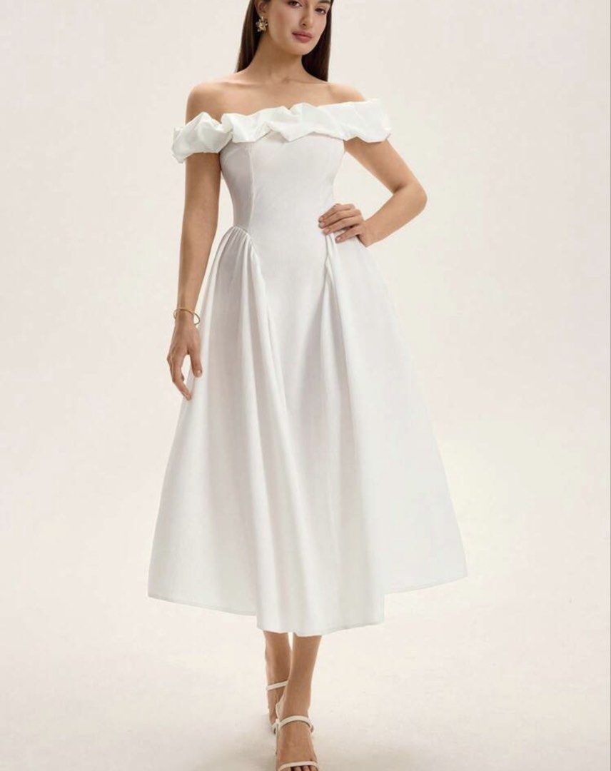 Dresses (Category: Dresses) located in Makati City. Submitted by Thehustle2022 (Listing ID 1442266921, Image 3). Description: Dresses for sale L- XL 550 each Used once Whites are brandnew 📍Makati / Mandaluyong.