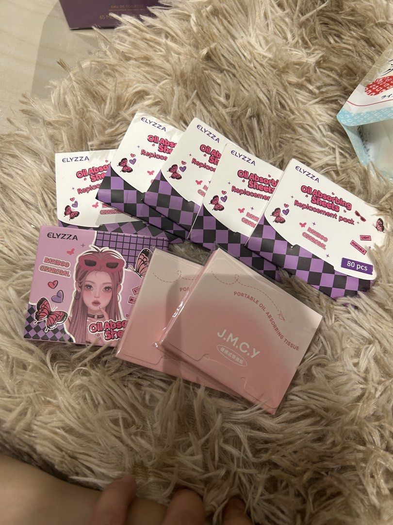 Elyzza & J.M.C.Y Oil Absorbing Sheets (80 pcs) (Category: Makeup) located in Taguig. Submitted by good_buy_here (Listing ID 1442277942, Image 1). Description: - Keep your face fresh all day with these oil absorbing sheets. - Includes 4 packs of Elyzza brand oil absorbing sheets (80 sheets per pack). - Also includes 2 packs of J.M.C.Y. portable oil absorbing tissues. - Compact and easy to carry for convenient use anytime, anywhere..