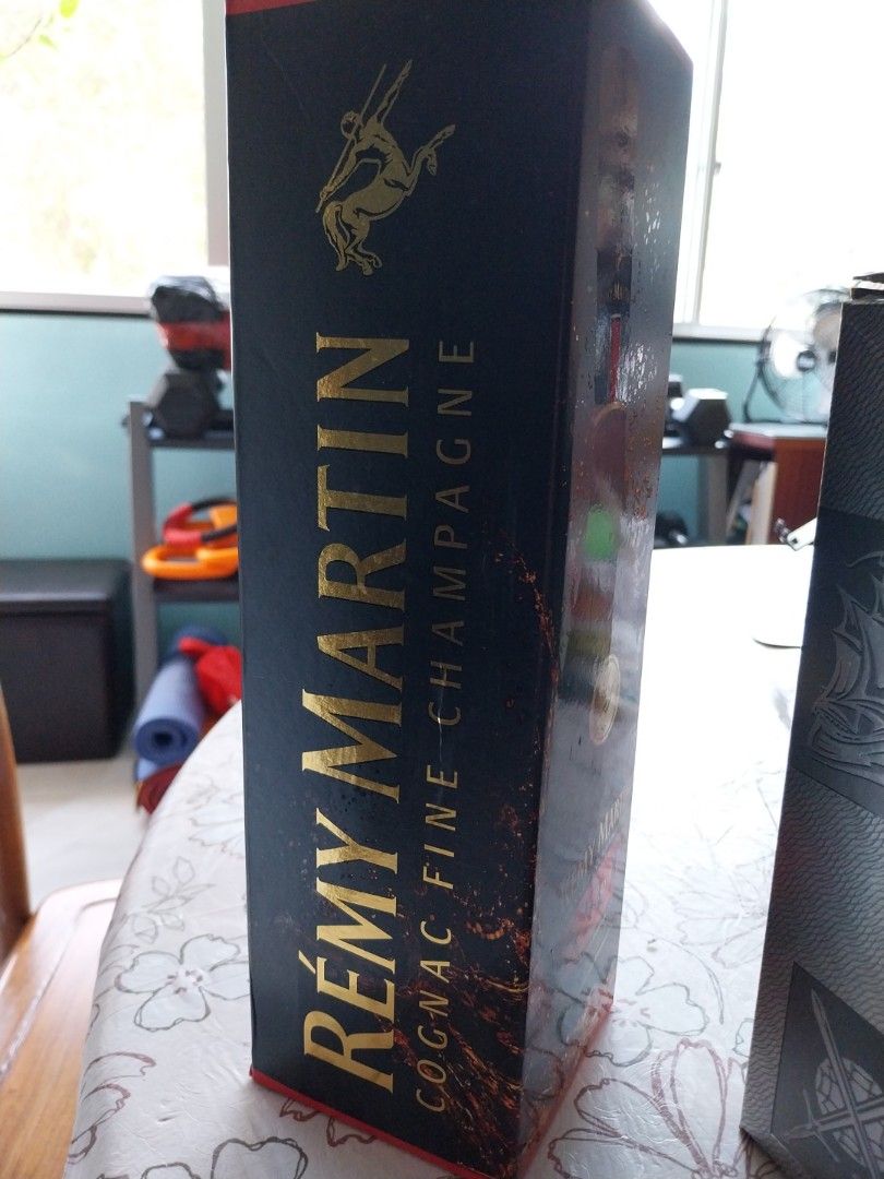 Empty boxes (Category: Beverages) located in Singapore. Submitted by tan2026 (Listing ID 1442161143, Image 1). Description: empty carton case $10 each.