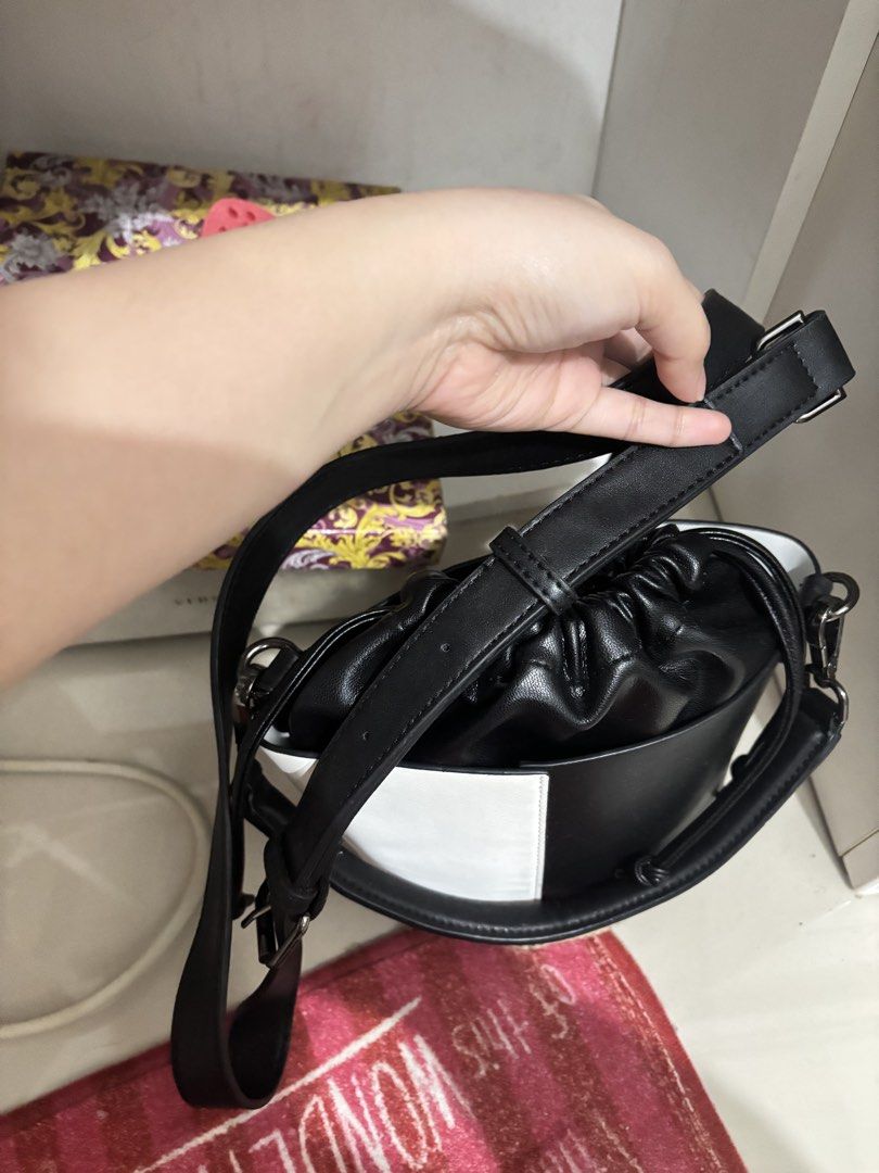 Espadrille bucket bag (Category: Cross-body Bags) located in San Jose del Monte. Submitted by rtemsii (Listing ID 1442281768, Image 2). Description: .