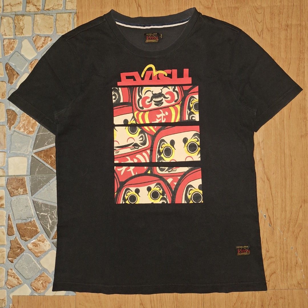 Evisu Daruma Printed Shirt (Category: Tshirts & Polo Shirts ) located in Aroroy. Submitted by rewear_r3volution (Listing ID 1442332470, Image 1). Description: This is an EVISU black t-shirt featuring a prominent Daruma doll graphic on the front..