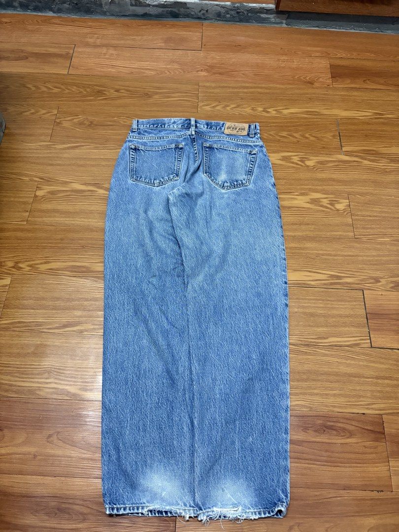 GAP BLUE JEANS BAGGY (Category: Jeans) located in Orani. Submitted by xiantobydeleon (Listing ID 1442326414, Image 3). Description: issue:heel drag shown in the slide.