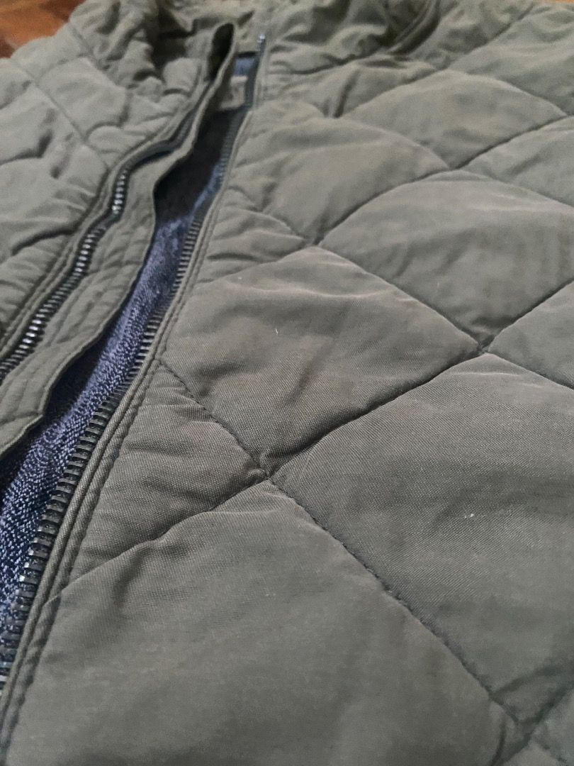 GAP olive green quilted vest (Category: Vests) located in Quezon City. Submitted by channelkahel (Listing ID 1442203775, Image 2). Description: - GAP olive green quilted vest - thrifted on ig, never used - no flaws, excellent condition !! - size medium but fits large .