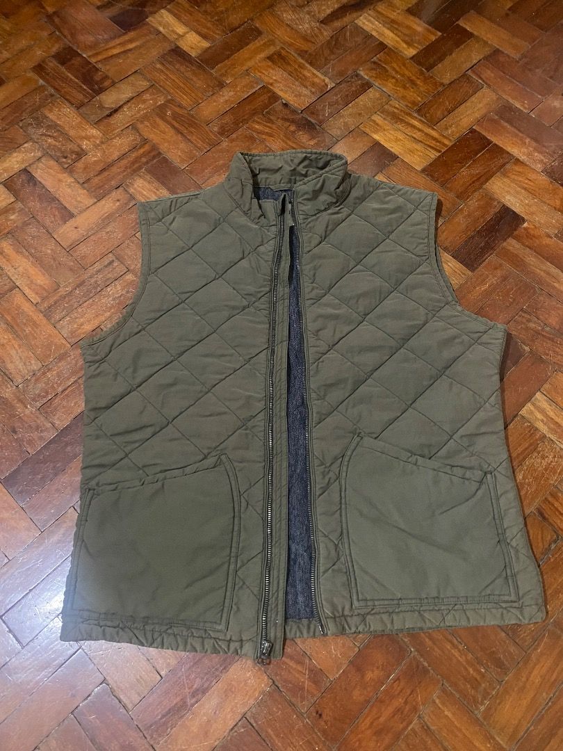 GAP olive green quilted vest (Category: Vests) located in Quezon City. Submitted by channelkahel (Listing ID 1442203775, Image 1). Description: - GAP olive green quilted vest - thrifted on ig, never used - no flaws, excellent condition !! - size medium but fits large .