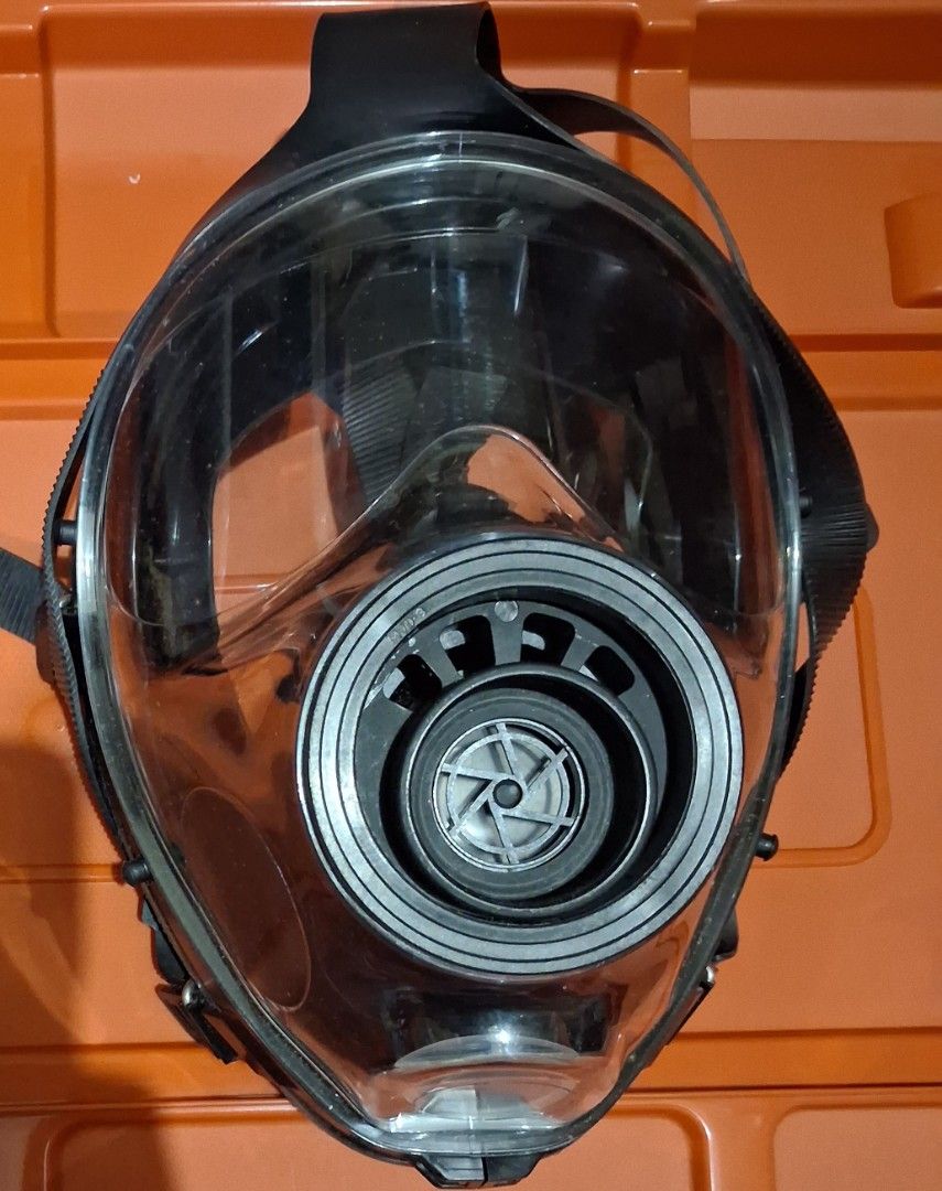 Gas masks (Category: Construction Tools & Equipment) located in Manila. Submitted by mdsy13 (Listing ID 1442284331, Image 1). Description: CBRN rated gas masks: SGE 150 w filters for 9,800 ARF-A (FOR PARTS ONLY) - 800.