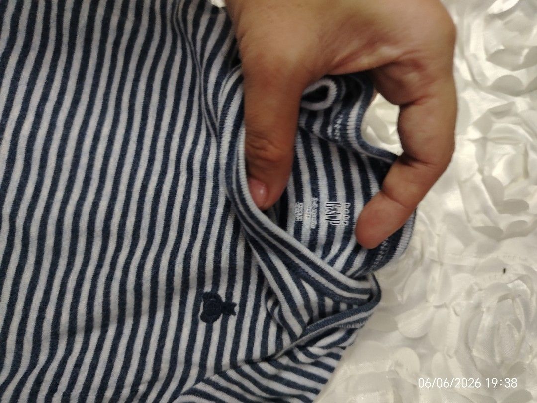 Gerber & Carter's Baby Bodysuits Bundle (0-3 Months) (Category: Babies & Kids Fashion) located in Pulilan. Submitted by mjbabyproductsshop (Listing ID 1442289549, Image 3). Description: - Set of 4 short-sleeve baby bodysuits - Includes 1 Gerber bodysuit (0-3 months, yellow polka dot) - Includes 3 Carter's bodysuits (3 months): - Navy stripes - Teal with 'lovely little one' text - Purple with floral design - Ideal for everyday wear.
