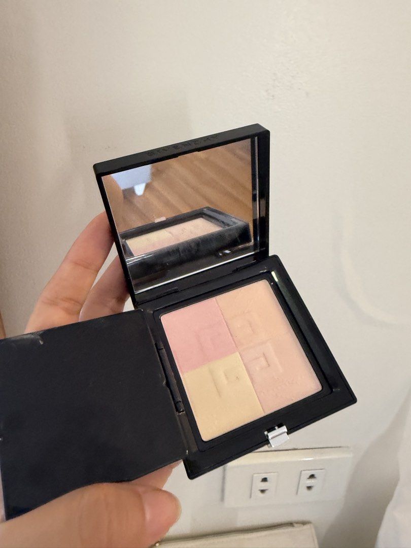Givenchy powder (Category: Makeup) located in Quezon City. Submitted by destashingmycloset (Listing ID 1442172030, Image 1). Description: .