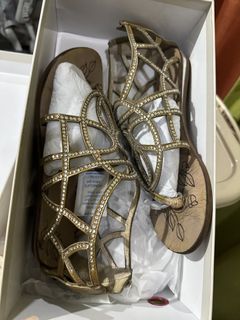 (Category: ) located in . Submitted by shopdockriscloset (Listing ID 1442328008, Image 1). Description: .