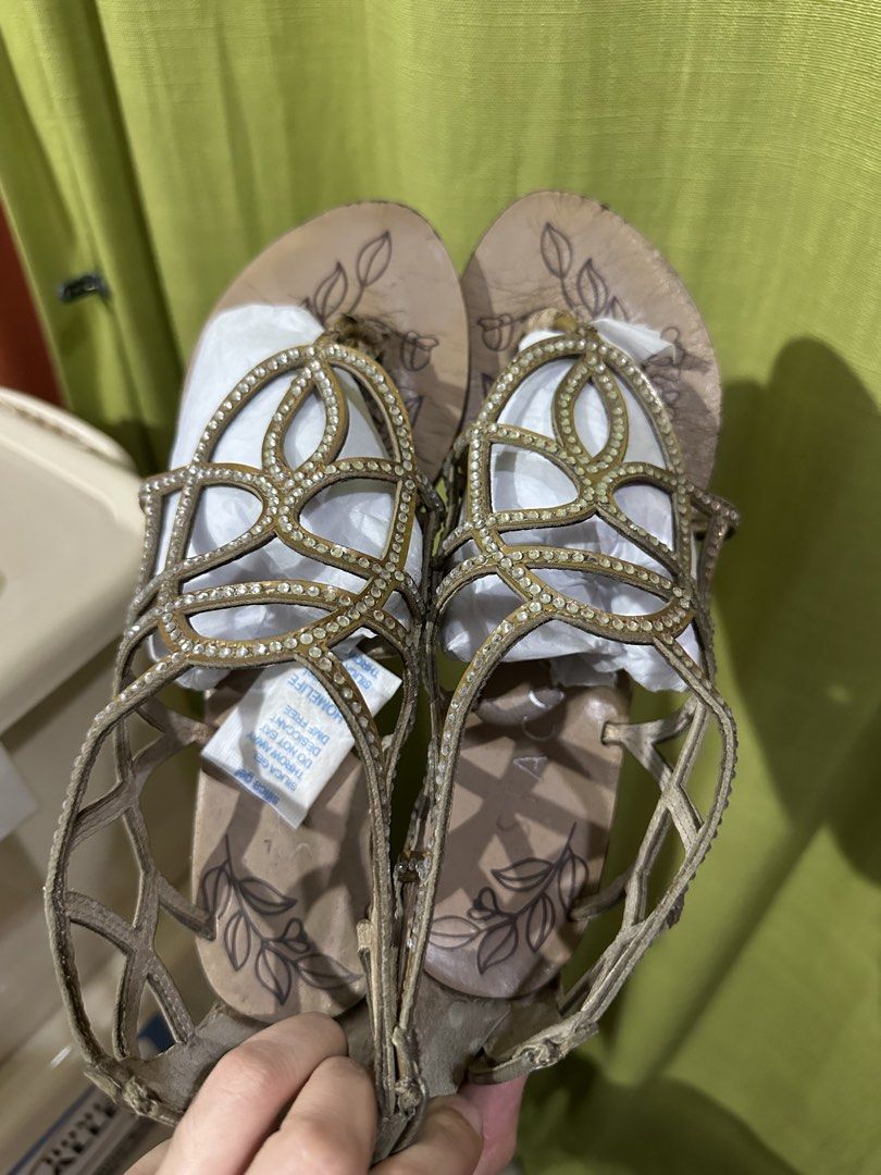 Gold Embellished Gladiator Sandals with Zipper Back (Category: Flats & Sandals) located in Manila. Submitted by shopkriscloset (Listing ID 1442328008, Image 3). Description: - Stunning gold gladiator sandals - Adorned with sparkling rhinestone embellishments - Features a stylish strappy design - Convenient back zipper for easy on and off - Subtle floral imprint on the soles - Ideal for elevating any outfit.