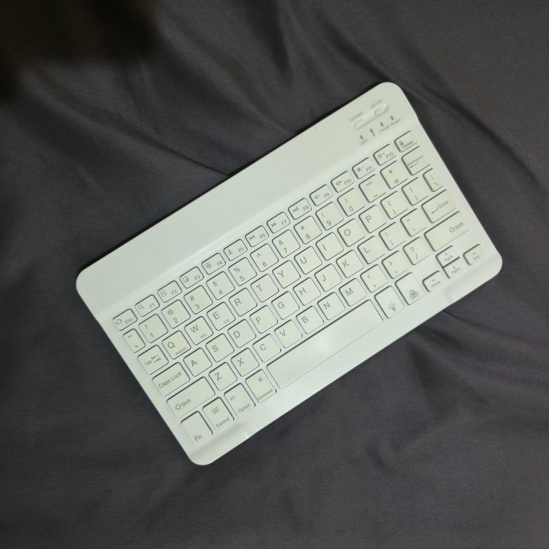 GOOJODOQ Wireless iPad/Tablet/Phone Bluetooth Keyboard (Category: Computer Keyboard) located in Las Pinas. Submitted by ashclst (Listing ID 1442167064, Image 1). Description: - RGB Backlit Bluetooth Keyboard - compatible for iPad, Samsung, and other brands - Portable MOP: GCash, Maribank MOD: J&T Loc: Las Piñas City .