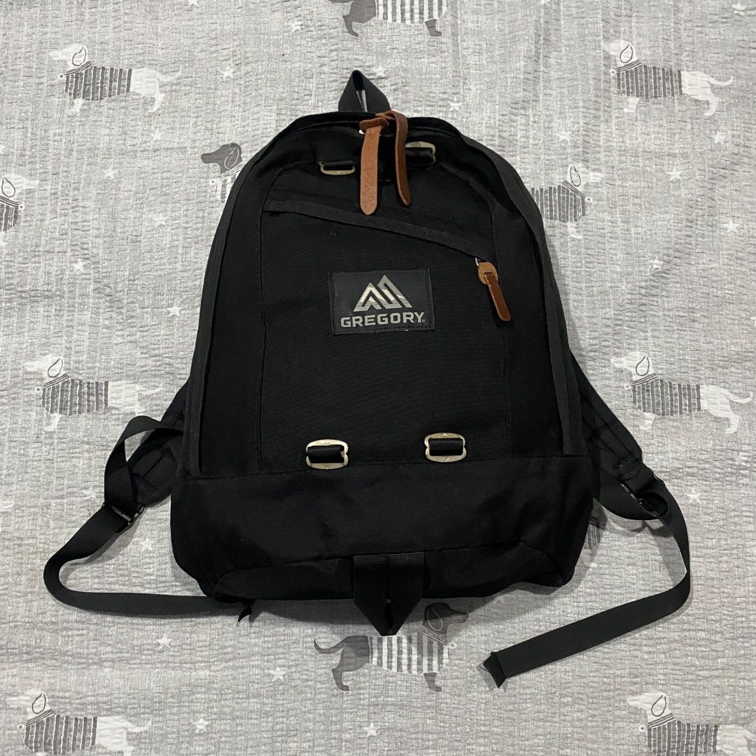 Gregory Daypack (Category: Backpacks) located in Antipolo. Submitted by bentakahitanoano (Listing ID 1442232591, Image 2). Description: Selling a classic Gregory backpack in versatile black. This model inherits the DNA of Gregory’s legendary daypacks but features a scaled-down, compact design that is perfect for daily commutes, school, or light outdoor use. Still in good shape No flaws.