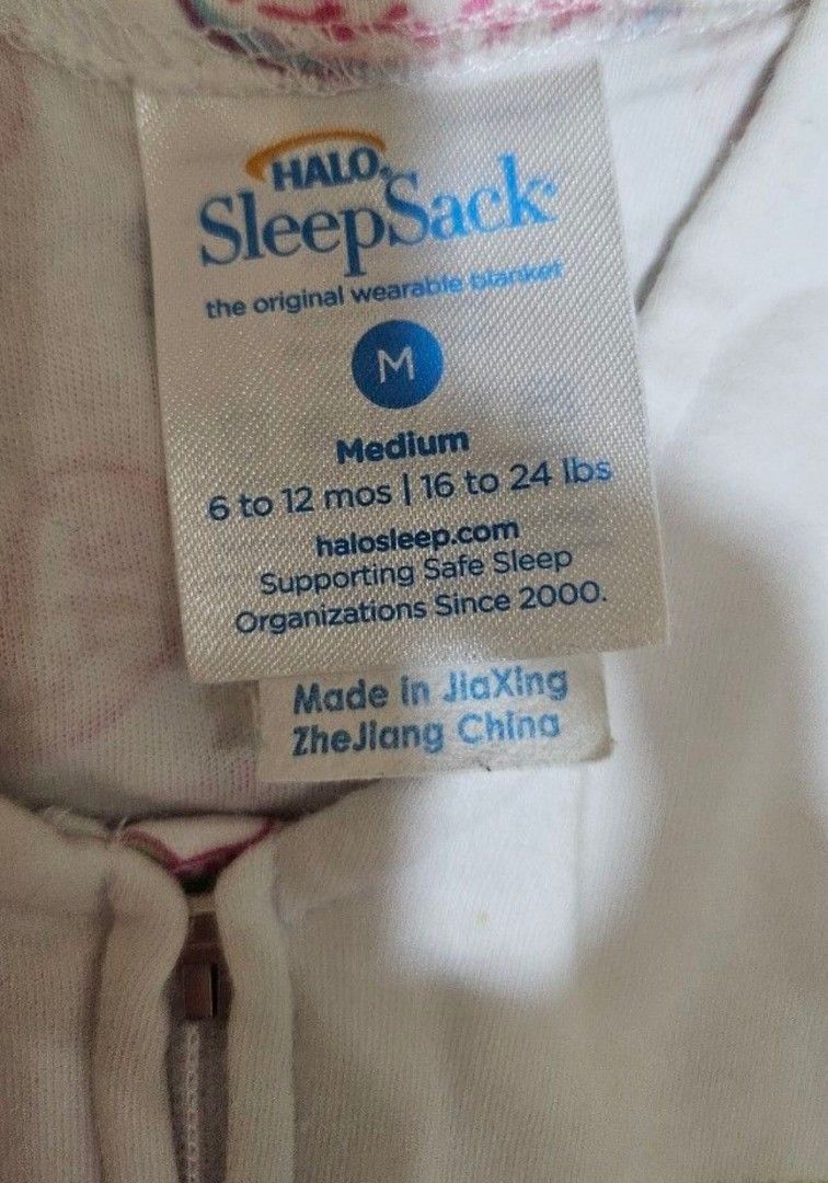 Halo SleepSack Wearable Blanket (Category: Babies & Kids Fashion) located in Cavite. Submitted by helpusdeclutter (Listing ID 1442162091, Image 3). Description: Halo SleepSack wearable blanket like new condition. used once only. bought in Urban Essentials. Size: Medium (fits babies 6-12 months, 16-24 lbs) Color: White with pink bird applique and paisley print SRP: P1,699. selling for only P800. Features: Easy front zipper for dressing Benefit: Pr