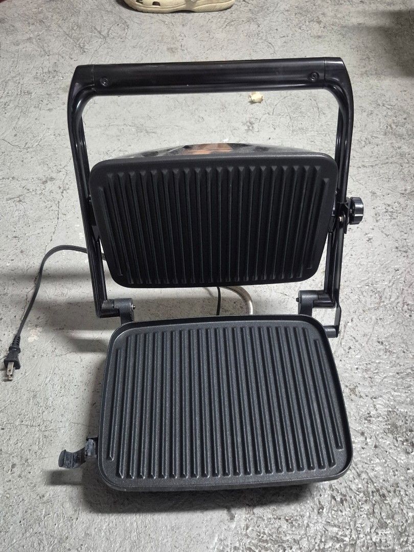 Hamilton Beach Panini Press Gourmet Sandwich Maker (Category: Cookware & Accessories) located in Taguig. Submitted by firesale123 (Listing ID 1442208765, Image 3). Description: - Hamilton Beach Panini Press - Grills sandwiches of any thickness - Floating lid adjusts for any size sandwich - 10" x 6" nonstick grids - Power & preheat indicator lights - Ideal for quick meals and snacks.