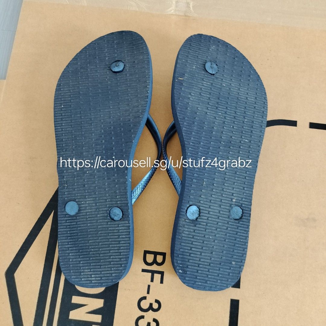 Havaianas Blue Slim Flip Flops (Category: Flipflops and Slides) located in Singapore. Submitted by stufz4grabz (Listing ID 1442298723, Image 2). Description: Havaianas Blue Slim Flip Flops • Size 39/40 worn 3-5x • Selling off as I've switched to crocs 😂 • My Selling Price $15 RECYCLED POLYMAILER MAY BE USED. TOP UP 20c FOR BRANDNEW POLYMAILER ❌Trades Qxpress +$5.