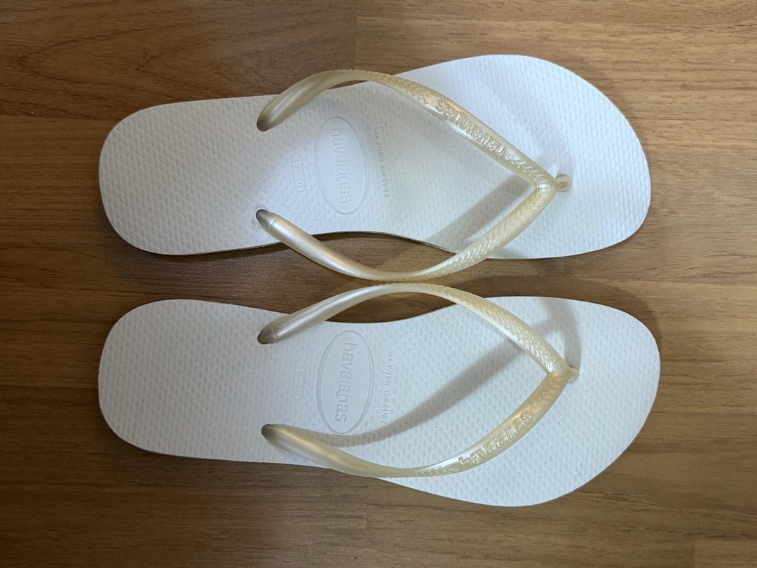 Havaianas White Flip Flops - Size 39/40 (Category: Flipflops and Slides) located in Singapore. Submitted by amandalsx (Listing ID 1442275204, Image 2). Description: - White Havaianas flip flops - Classic design - Comfortable for everyday wear - Brazil size 39/40 (check out listing for full sizing guide) - Brand new but without tag, you can look at the pictures (sandals is very clean and haven’t been worn at all) - There is no packaging/box either