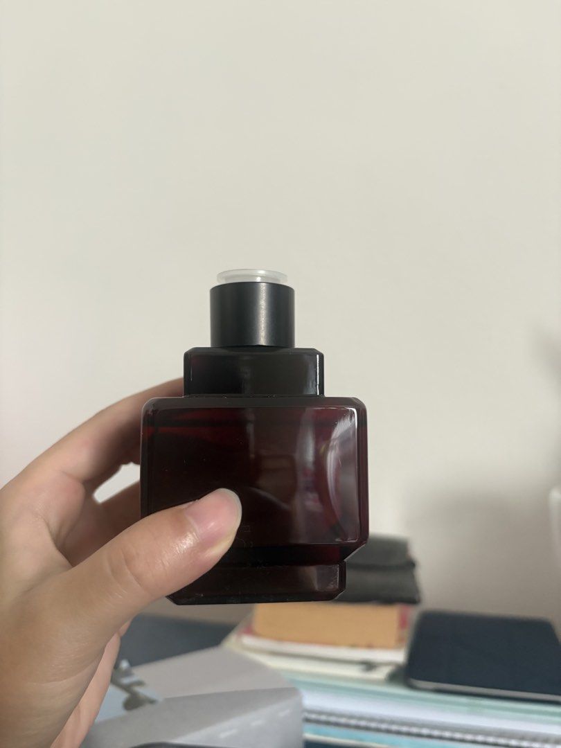 Hetras Objet Diffuser (Cactus) (Category: Fragrance & Deodorants) located in Singapore. Submitted by zenventurous2 (Listing ID 1442229597, Image 2). Description: - 2 x 200ml bottles of Hetras Cactus scented diffusers - AUTHENTIC, bought directly from Korea Seongsu flagship - The first bottle (left) has been used lightly, see second pic. Would say only 1% used - Comes with box.